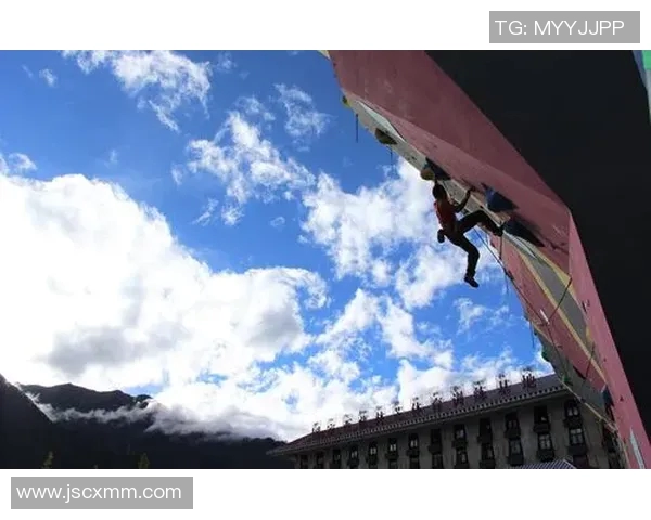 重庆攀岩队揭秘:技术与激情交织的攀岩艺术之旅 重庆攀岩队揭秘:技术与激情交织的攀岩艺术之旅